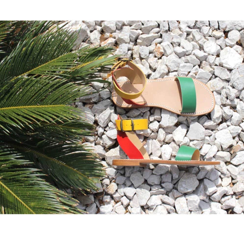のインスタグラム：「💚💛❤️ Modèle Mage  #labottegardiane #madeinfrance #labelepv #savoirfaire #artisanatfrancais #summersandals #sandals #sandales #sandalesforever #neverendingsummer #summerstyle #summeroutfit  #summer」