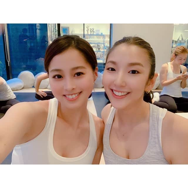 倉松すみれさんのインスタグラム写真 - (倉松すみれInstagram)「@lululemonjp 🧘‍♀️How do yo feel?🏋️‍♀️ イベントにお邪魔してきました❗️ . . #ルルレモン にはそれぞれの運動に合わせて違った特徴のあるレギンスが3つあって、それぞれを履いて実際に動いて体験してきたよ🏃‍♀️💨✨ . . . . . 個人的なお気に入りはFeel NAKEDのパンツ☝️ 肌にピタッと吸い付いて なんのストレスも無くスムーズに動けた！そして足が長〜く見える...🥰笑  私の周りはルルレモンファンが多かったので体験出来てとっても嬉しかった☺️♪ thank you💞 . . . . . #howdoyofeel#tryon#lululemon#sportswear#yogawear#pilates#leggings#スポーツ女子#一日一汗#ヨガ#ポップピラティス#ピラティス#健康#ワークアウト#スポーツウェア#コーデ#ワンダーアンダー#パンツ」8月23日 13時19分 - sumire_0415