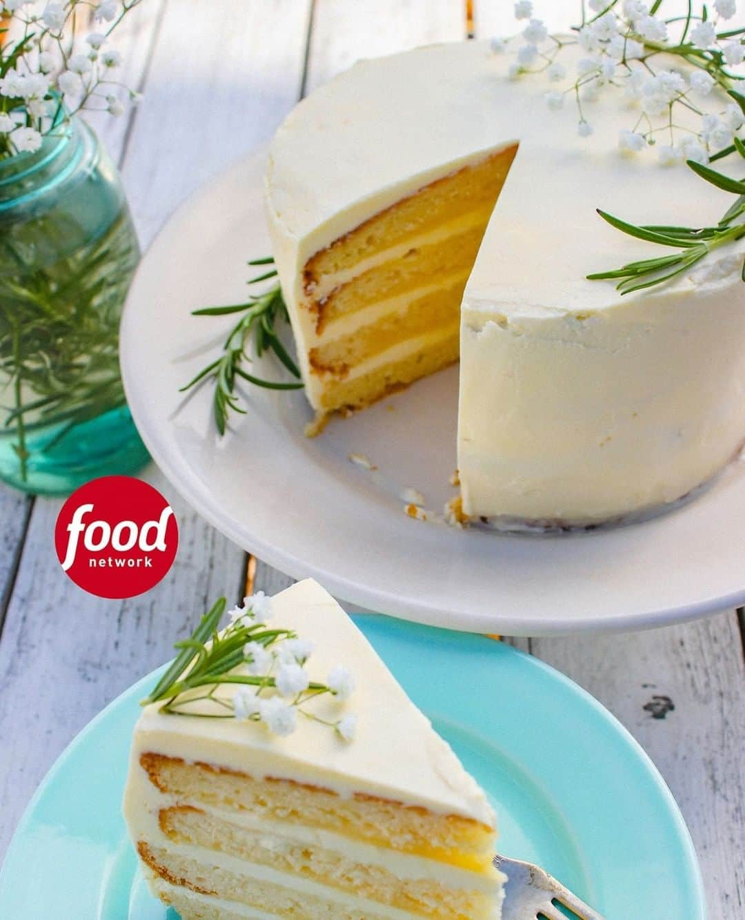 レイチェル・クーさんのインスタグラム写真 - (レイチェル・クーInstagram)「🍋C A K E 🍋 My delicious lemon and yoghurt cake was a show stopper in Episode 1 of My Swedish Kitchen. Fun fact: It was the cake I made for my wedding! 🎉A beautiful balance of zesty lemon curd and cream cheese frosting 😋 Click the link in bio for the recipe. ⁠ .⁠ .⁠ .⁠ .⁠ .⁠ .#MySwedishKitchen #RachelKhoo #TheLittleSwedishKitchen #VisitSweden #Sweden #Swedishfood #TV #TVfood」8月23日 13時30分 - rachelkhooks