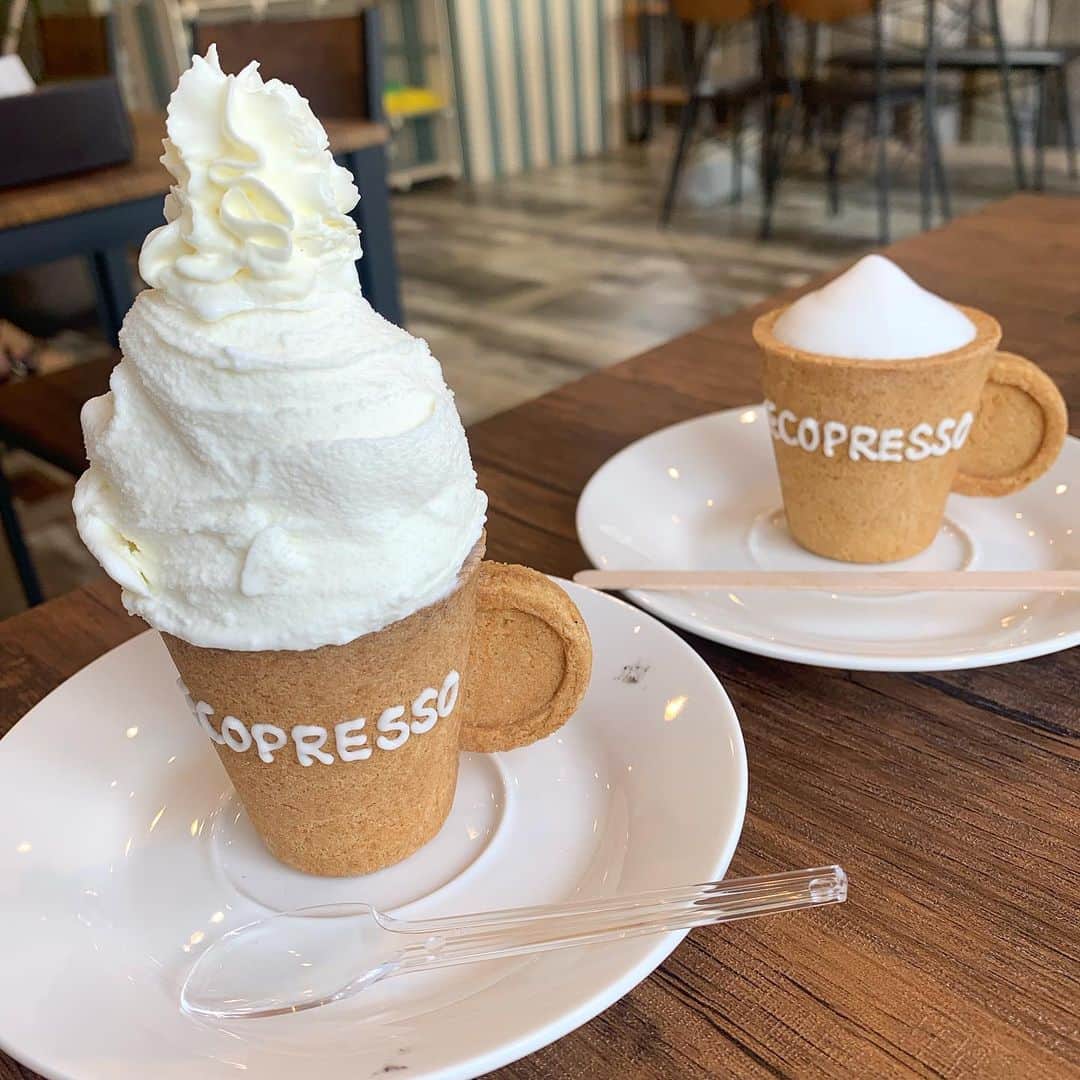 黒口那津のインスタグラム：「カップまで食べれるの☕️💕 なんだかんだ沖縄めっちゃ詳しくなってる笑 今日脱落なのかな、、(T ^ T)？ #cafe #okinawa」