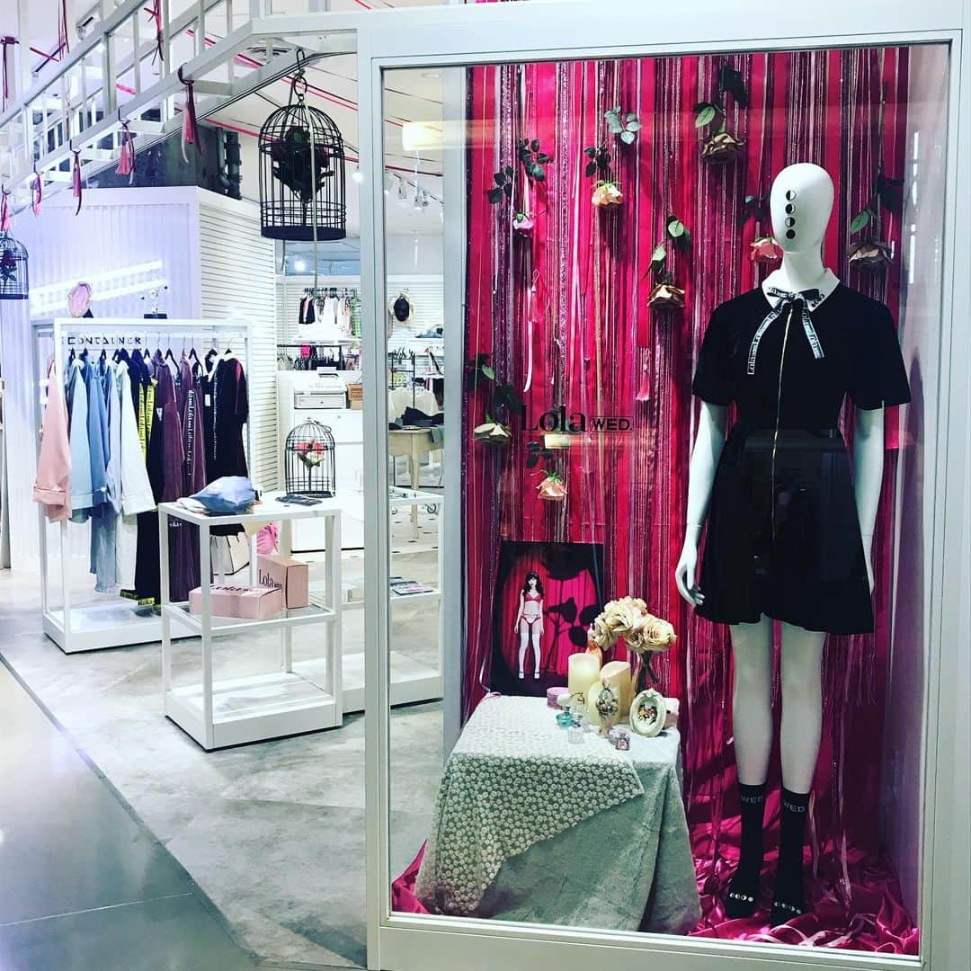 Laforet HARAJUKUさんのインスタグラム写真 - (Laforet HARAJUKUInstagram)「期間限定ショップ 8.23-9.2 / 1F ENTRANCE SPACE 🌟MILKFED.×KIRSH POP UP SHOP . 8.23-9.2 / 2F CONTAINER 🌟Lola wed. 🌟papermoon 🌟アンサングヒーロー フラグショップ . 1枚目：MILKFED.×KIRSH POP UP SHOP “さくらんぼ”モチーフで有名な人気韓国ブランド「KIRSH(キルシー)」とMILKFED.がカプセルコレクションをリリース。2ブランドのロゴを組み合わせたスペシャルロゴデザインアイテム10型がラインナップ。 . 2枚目：Lola wed. アイドル・タレントとして活動する「ちゃんもも◎」がプロデュースする、ナイトウェア・ランジェリーブランド。今回のコレクションでは「Love life./愛の生活」をテーマに、大切な人と愛し合う夜に向けた気持ちを後押しするアイテムを発表。 . 3枚目：papermoon “It's not just a papermoon.” 日常の中の特別な瞬間を照らす、ただの月のようで、特別な月。シンプルでありつつも、どこかさりげなくお洒落に、ちょっぴり特別な気分にしてくれるそんなお洋服をお届けするアパレルブランド、初のPOP UP SHOP。 . 4枚目：アンサングヒーロー フラグショップ アーティストチーム土曜のちゃっぴーを中心に、新進気鋭のクリエイター・アーティストが集結。限定商品や原画の展示販売、さらに似顔絵会やライブペイントなど、連日豪華なイベントが目白押し。 . #milkfed #KIRSH #ミルクフェド #キルシー #lolawed #nightwear #lingerie #ちゃんもも #papermoon #pmtokyo #unsunghero #アンサングヒーロー #土曜のちゃっぴー #laforet #harajuku #laforetharajuku #ラフォーレ #原宿 #ラフォーレ原宿 #popupshop #期間限定 #CONTAINER」8月23日 13時41分 - laforet_h