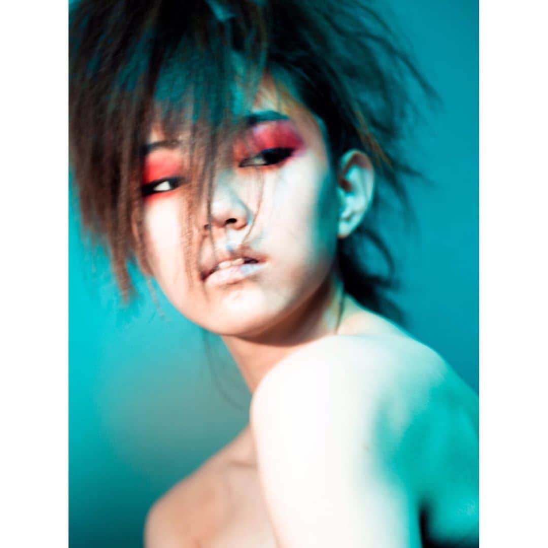 callmeさんのインスタグラム写真 - (callmeInstagram)「Michouさんと平野さんの 作品撮りで撮っていただいた写真②  #kolme #mimori #makeup #lipstick #red #camera #photography #tokyo #japan #gir #color」8月23日 13時49分 - kolme_official