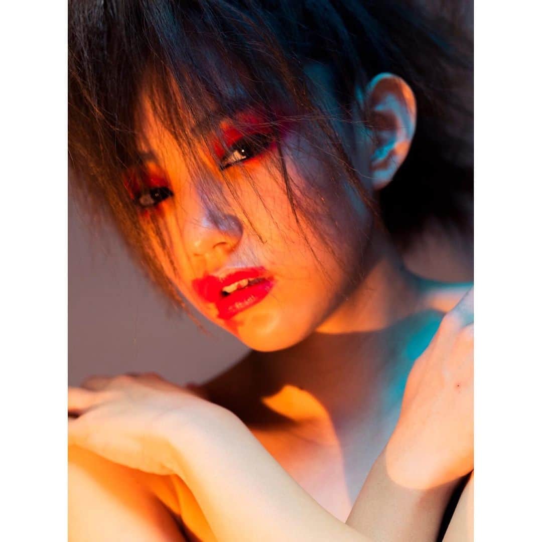 callmeさんのインスタグラム写真 - (callmeInstagram)「Michouさんと平野さんの 作品撮りで撮っていただいた写真②  #kolme #mimori #makeup #lipstick #red #camera #photography #tokyo #japan #gir #color」8月23日 13時49分 - kolme_official