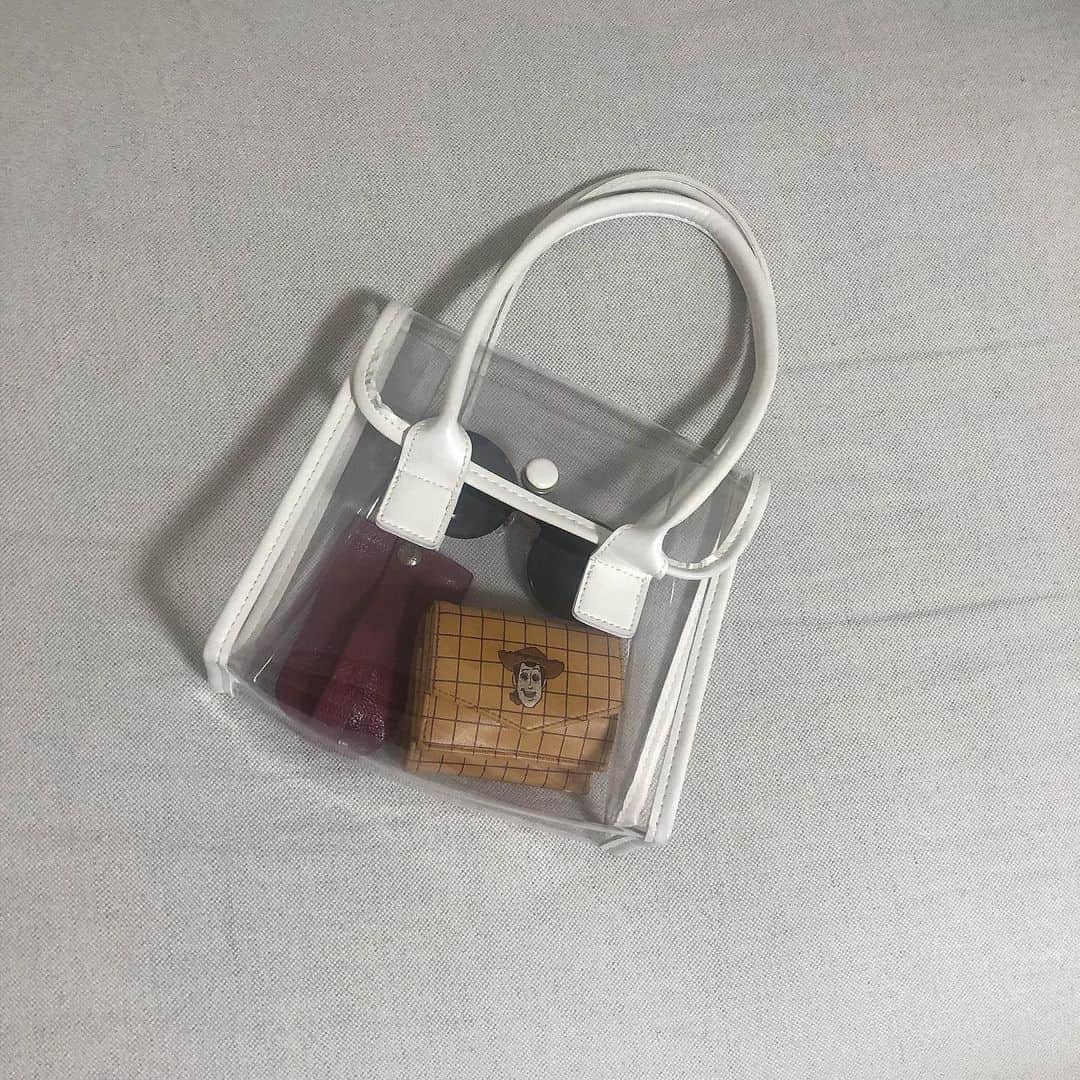 てぃーみきのインスタグラム：「. . クリアバッグは夏らしくてかわいい👜 これは @u_dresser  さんのだよ！ . ひとつ前の投稿で持ってたやつです(｡ᵕᴗᵕ｡)」