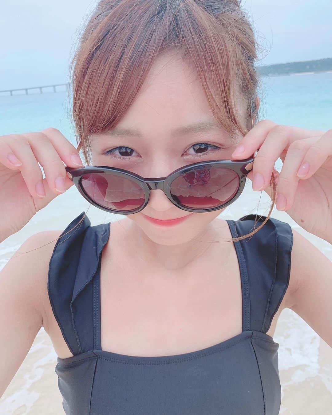 杉浦みずきのインスタグラム：「. 東洋一と言われている与那覇前浜ビーチ！ めっちゃくちゃきれい！ ずっとぷかぷか浮いていられるし、バナナボートとかのマリンスポーツも豊富 しかもお盆やのに人そんなにいないのがポイント笑 あれ、なんか宮古島の紹介サイトみたいになってる？？ 毎日の生活に疲れたら、そうだ、宮古島へ行こう ・ ・ #宮古島 #与那覇前浜ビーチ #前浜ビーチ」