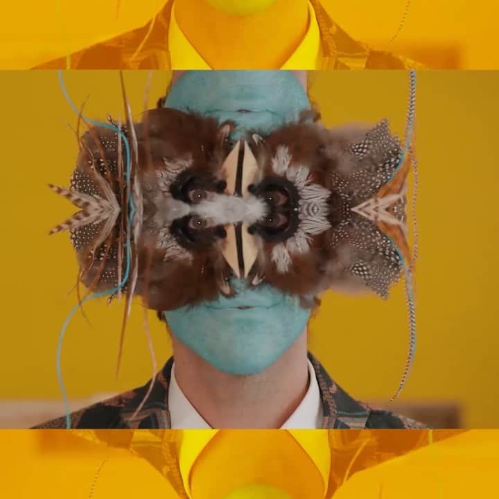 ブリアナ・エヴィガンのインスタグラム：「I thought we had to wait till tomorrow but!!! Click link in my bio to watch the whole @elephant_heart #digital music video now. Dance party time!!! 🥳🥳🥳」