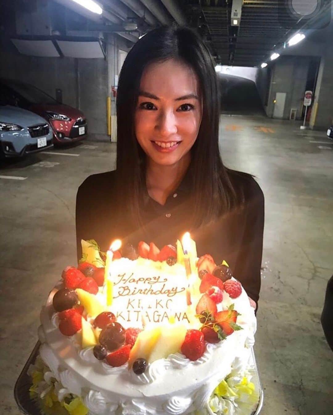 北川景子　ファンアカウントのインスタグラム：「久しぶりの更新です！﻿ 昨日は忙しくて更新できなかったの今日します。﻿ ﻿ 1日遅れてしまったけど﻿ 景子ちゃん！33歳のお誕生日おめでとう🎉﻿ ﻿ 年々綺麗になっていく景子ちゃん﻿ 笑顔が可愛くて泣いている顔も愛おしく﻿ 怒ってる顔も綺麗でどんな時でも可愛くて綺麗で﻿ 色んな表情を見せてくれる景子ちゃんが私はすごく好きです！！😍﻿ ﻿ 毎日忙しいはずやのに疲れてる表情を私たち(視聴者)に見せないプロ意識もストイックな所もとても尊敬しています。﻿ ﻿ 最近景子ちゃんをテレビで見れなくてかなり景子ちゃん不足ですがもう少ししたら「ヒキタさん！ご懐妊ですよ」が公開になるから番宣でバラエティに出てくれると思うからそれまでは我慢かな？笑﻿  まだまだ書きたいことは山ほどあるけど長くなってしまいそうなのでそろそろ終わりにします！﻿ ﻿ 景子ちゃんにとって良い1年になりますように😆﻿ ﻿ ﻿ #北川景子#景子ちゃん#happy birthday#ヒキタさん！ご懐妊ですよ﻿#景子ちゃん好きな人と繋がりたい」