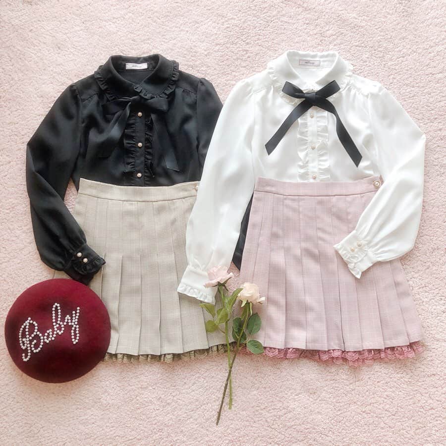 Ank Rougeさんのインスタグラム写真 - (Ank RougeInstagram)「【Press】 . リボンタイフリルブラウス ¥6,900＋tax white/pink/black . チェック柄タックプリーツスカート ¥6,900＋tax beige/brown/pink . Ank Rouge店舗販売中♡ (北海道、九州地方明日8/24入荷予定♡) . ←スワイプしてCheck！ . . ┈┈┈┈┈┈┈┈┈┈ . 2019 AW Girly Collection Vol.2 『My favorite things』 . 公式通販サイトAilandにて公開中♡ . . #ankrouge」8月23日 14時29分 - ankrouge_official