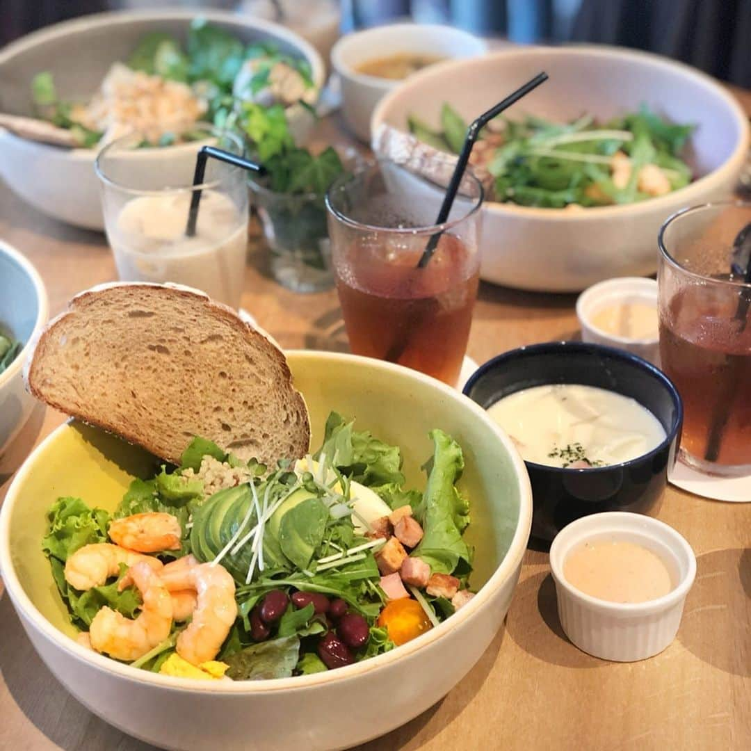 ❁coco❁さんのインスタグラム写真 - (❁coco❁Instagram)「サラダランチ🥗 みんなの手元が美しい✨ ・ thanks @yonnieins  @poconyan.co @cocococco2525  #japanesefood #japanesecafe  #delistagrammer #デリスタグラマー  #フォトジェニック #インスタジェニック #話題スポット #インスタ映え  #インスタ探検隊 #カフェ好きな人と繋がりたい #写真好きな人と繋がりたい #カフェ大好きお姉さん #aumoアンバサダー  #ルトロン  #カメラ好きな人と繋がりたい  #おしゃれさんと繋がりたい #カフェスタグラム #足元倶楽部 #手元倶楽部  #먹스타그램 #맛스타그램 #맛집 #여행스타그램 #我的最愛」8月23日 14時43分 - rococo39