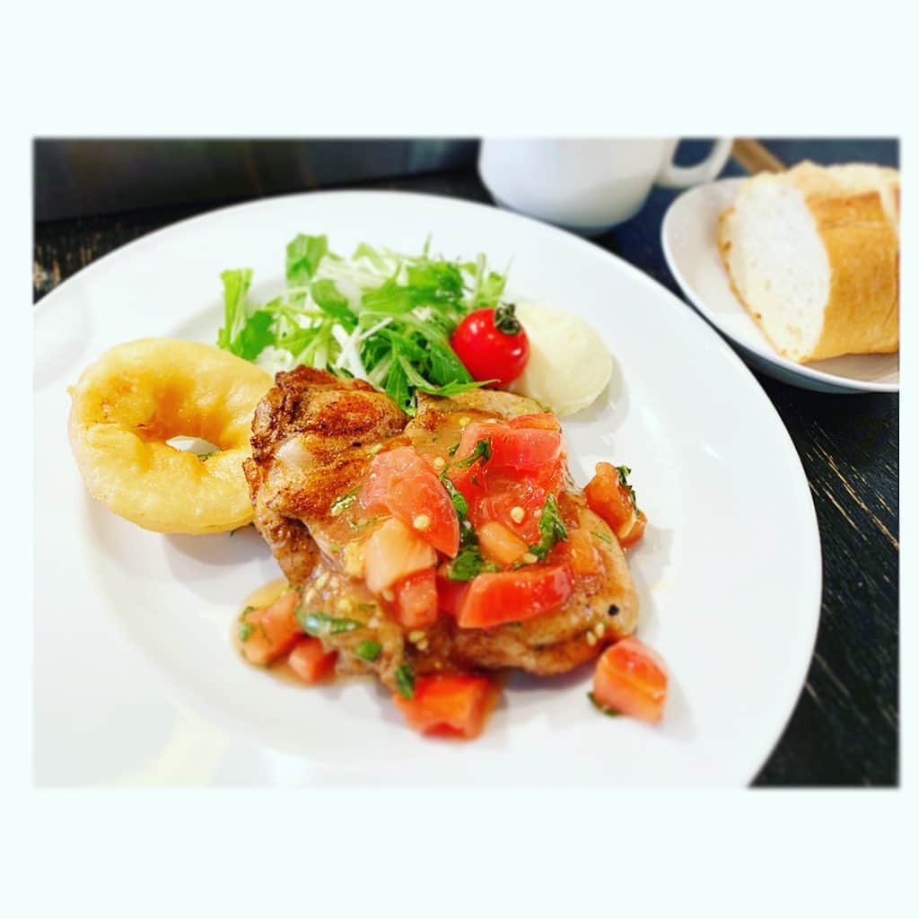七瀬遥さんのインスタグラム写真 - (七瀬遥Instagram)「事務所の近くでランチ🍽✨❤️ お腹いっぱい〜😋 #ランチ#美味しい#チキン#lunch#cafe#delicious#good#happy#love#tokyo#japan」8月23日 14時49分 - haruka_mh