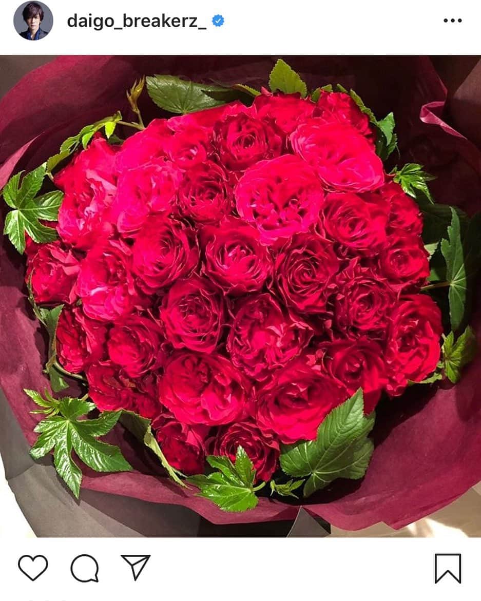 北川景子　ファンアカウントのインスタグラム：「今年もなんと薔薇のプレゼント！﻿ ﻿ DAIGOさん本当に景子ちゃんが好きなんだね！﻿ うんうん！でもわかるよ。だって景子ちゃん素敵な人なんだもんね😍﻿ ﻿ ﻿ 旦那さんにしか分からない魅力が景子ちゃんにはまだまだいっぱいあるんだろーな！って思うとなんだか嬉しくなります😙😆﻿ ﻿ いつまでも仲良くてお互いのことを尊敬し合える素敵な夫婦でいてほしいな！﻿ ﻿ #北川景子#happy birthday#DAIGO #素敵な夫婦」
