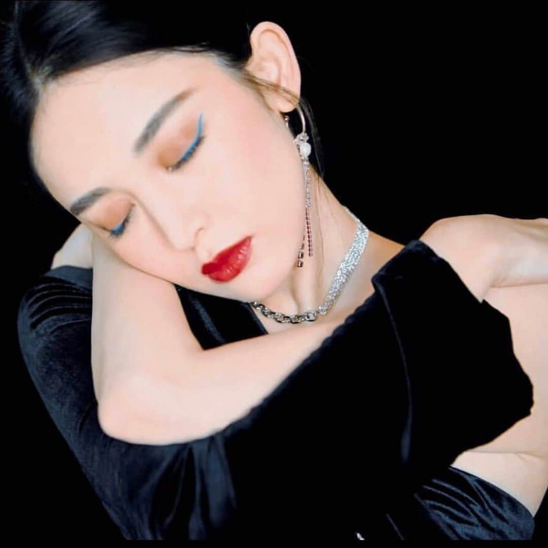Justine Clenquetさんのインスタグラム写真 - (Justine ClenquetInstagram)「The Chinese actress @nz0502 wearing our Shanon choker and Holly single earring✨ #justineclenquet #gulinazha」8月23日 15時01分 - justineclenquet