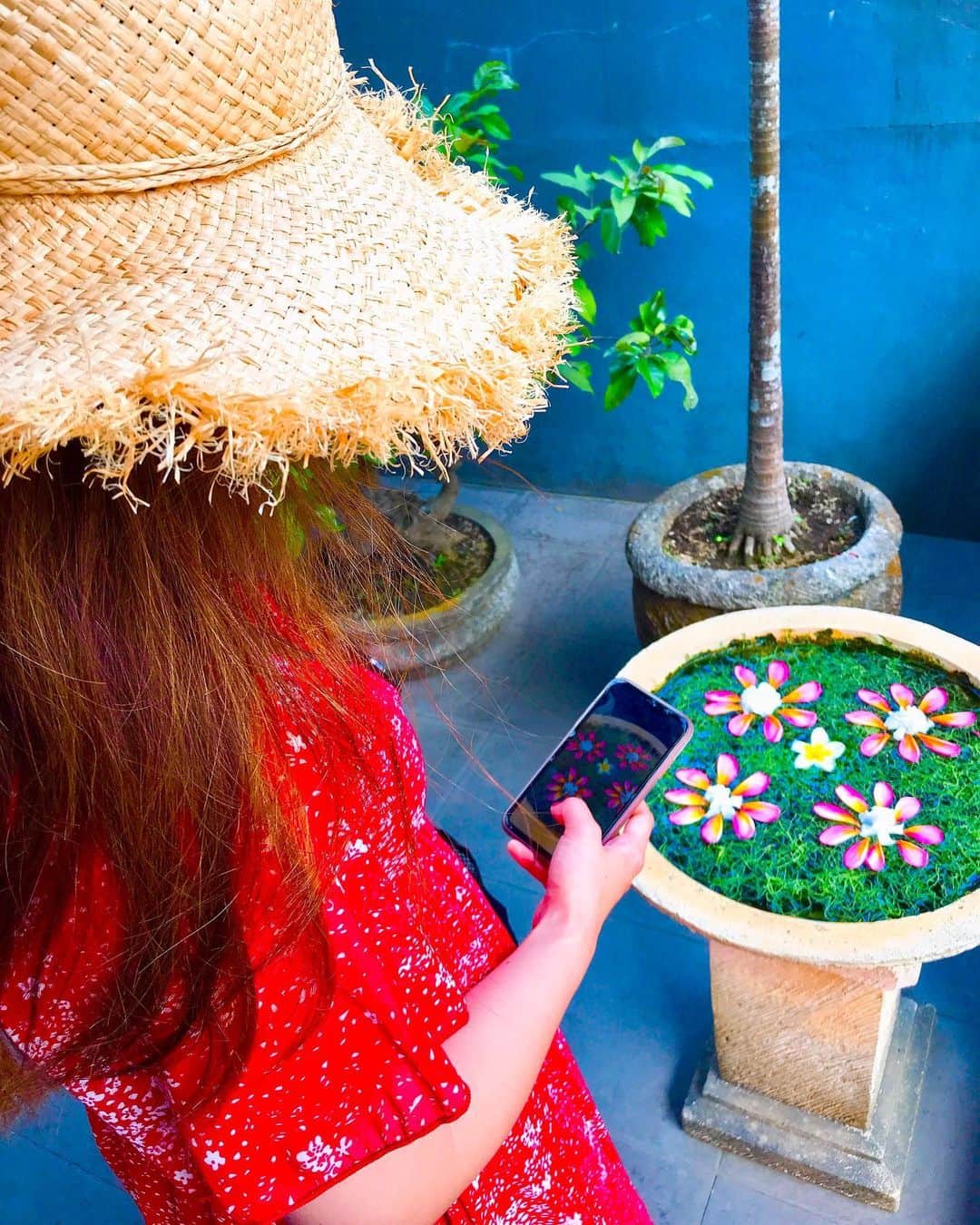 のインスタグラム：「. 嫁ちゃんのインスタ映え狙いを撮る私 #bali #baliindonesia #こっちのが #インスタ映え」