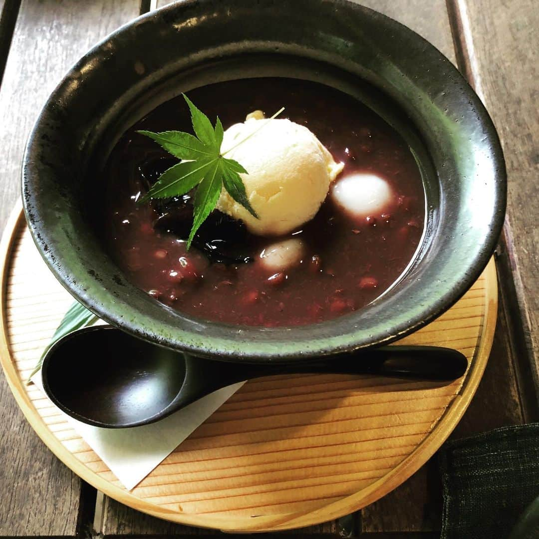 肘井美佳さんのインスタグラム写真 - (肘井美佳Instagram)「Japanese super summery sweet, Hiyashi-Zenzai, or Sweet red beans soup!  そして本日23日の金曜日24:20～ RKB毎日放送 地域創生ドラマ「よろとく 満タン！～IDEX編～」 オンエアです！  放送を見逃した方はyoutubeで前半のドラマが見られますので、 ぜひ「よろとく RKB」などで検索してみて下さい☆  #drama #fukuoka #RKB #よろとく #刑事役 #写真は本編とは関係ない冷やしぜんざい #白玉いいよね #白玉はいい #2回言った」8月23日 15時04分 - mikahijii