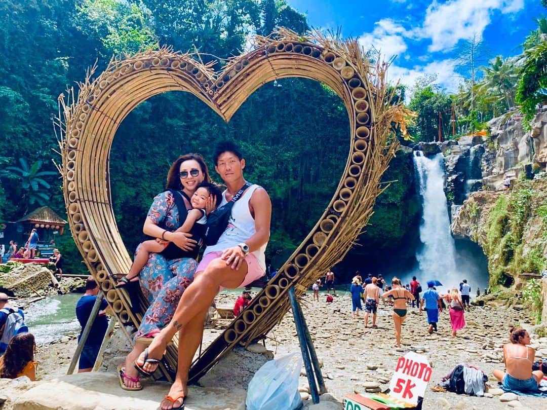 渡部太基のインスタグラム：「. ♡ #bali #baliindonesia  #tegenungan #tegenunganwaterfall  #トゥグヌンガンの滝  #わたべんちのれおうくん」