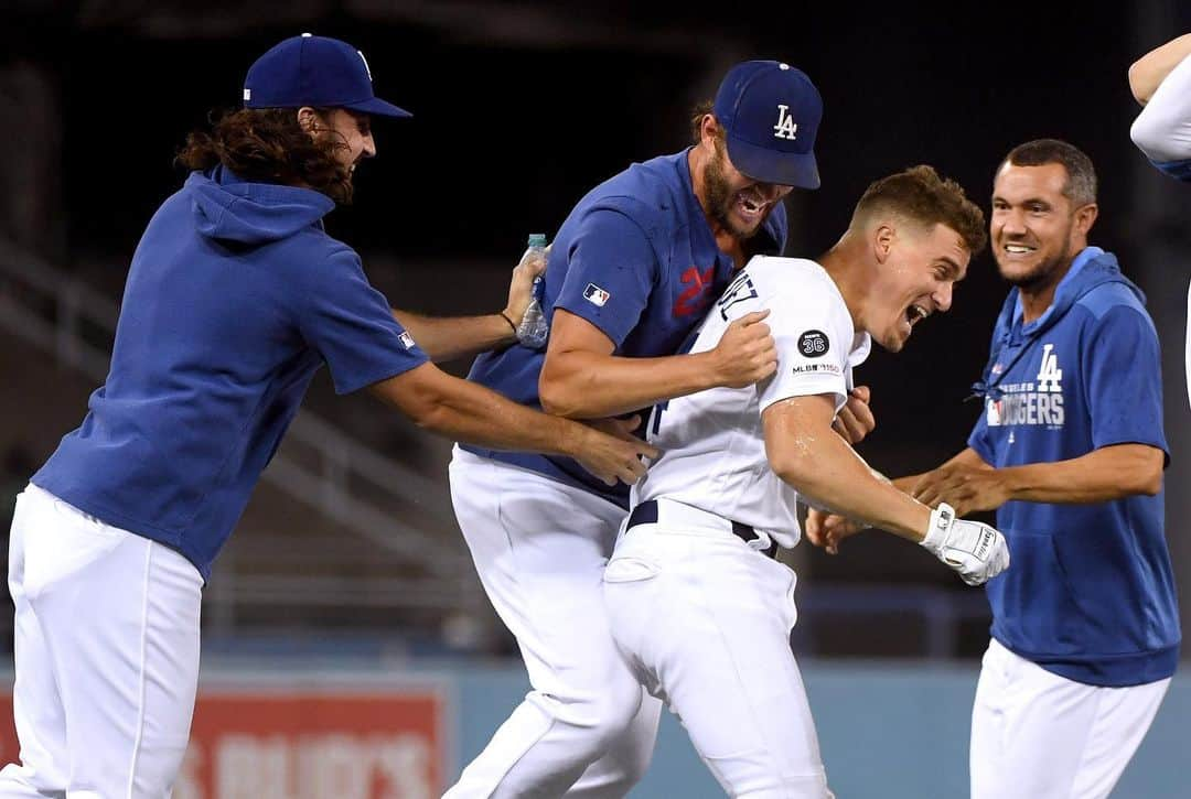 エンリケ・J・ヘルナンデスさんのインスタグラム写真 - (エンリケ・J・ヘルナンデスInstagram)「What a memorable night!!! Bobblehead walk-offs are fun!! #FreezerFellForItAgain」8月23日 15時27分 - kikehndez