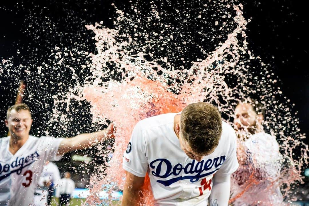 エンリケ・J・ヘルナンデスさんのインスタグラム写真 - (エンリケ・J・ヘルナンデスInstagram)「What a memorable night!!! Bobblehead walk-offs are fun!! #FreezerFellForItAgain」8月23日 15時27分 - kikehndez