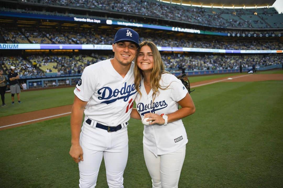 エンリケ・J・ヘルナンデスさんのインスタグラム写真 - (エンリケ・J・ヘルナンデスInstagram)「What a memorable night!!! Bobblehead walk-offs are fun!! #FreezerFellForItAgain」8月23日 15時27分 - kikehndez