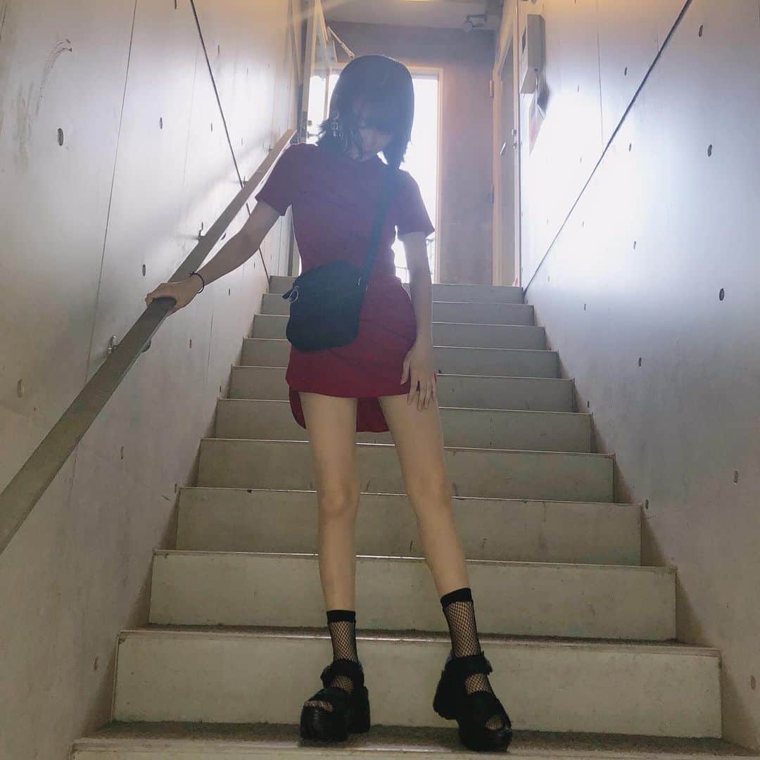 宮川里奈さんのインスタグラム写真 - (宮川里奈Instagram)「赤い洋服最近ちょびっとだけはまってる〜🥀🥀」8月23日 15時46分 - rinamiyakawa0926