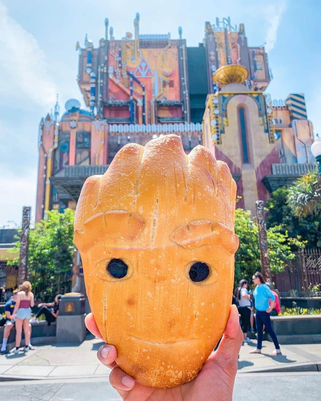 ディズニーランドさんのインスタグラム写真 - (ディズニーランドInstagram)「It’s been SUPER fun celebrating 80 years of Super Heroes at #DisneyCaliforniaAdventure park! 🎉 . (📷: @magicalperformers @disneyfoodieapril @ginamariedisneyap @disway80)」8月24日 2時45分 - disneyland