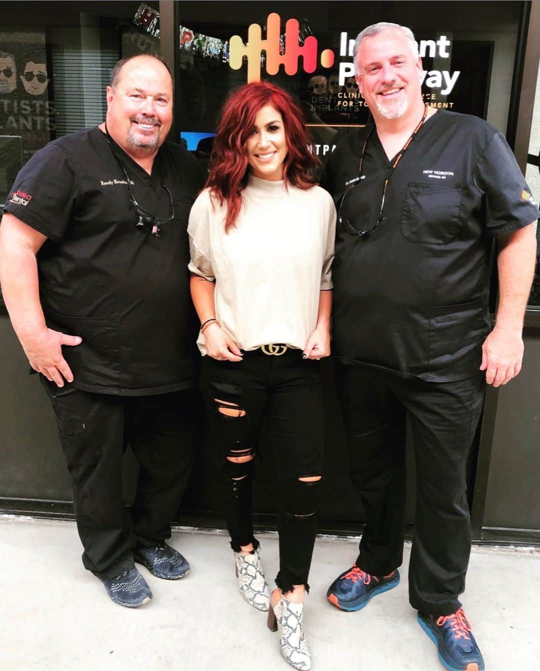 Chelsea Houskaさんのインスタグラム写真 - (Chelsea HouskaInstagram)「I finally got see up close and personal what my dad @paparandlicious has been doing when he goes to Arizona to @newhorizondentalcenter , a non-profit dental clinic that provides dental implants to  veterans, abuse victims and the working poor at no cost. @jdmood71 and his course @implantpathway are changing lives by providing smiles to people who never thought they could afford the care. Please give them a follow to see how they are changing lives!! If you are in the Tempe, AZ area and are interested in being a patient there, give them a call!! @holy_schmittt  #helpingthose #implantsdoneright #nonprofit #lifechanging  @ritasofyankton」8月24日 2時40分 - chelseahouska