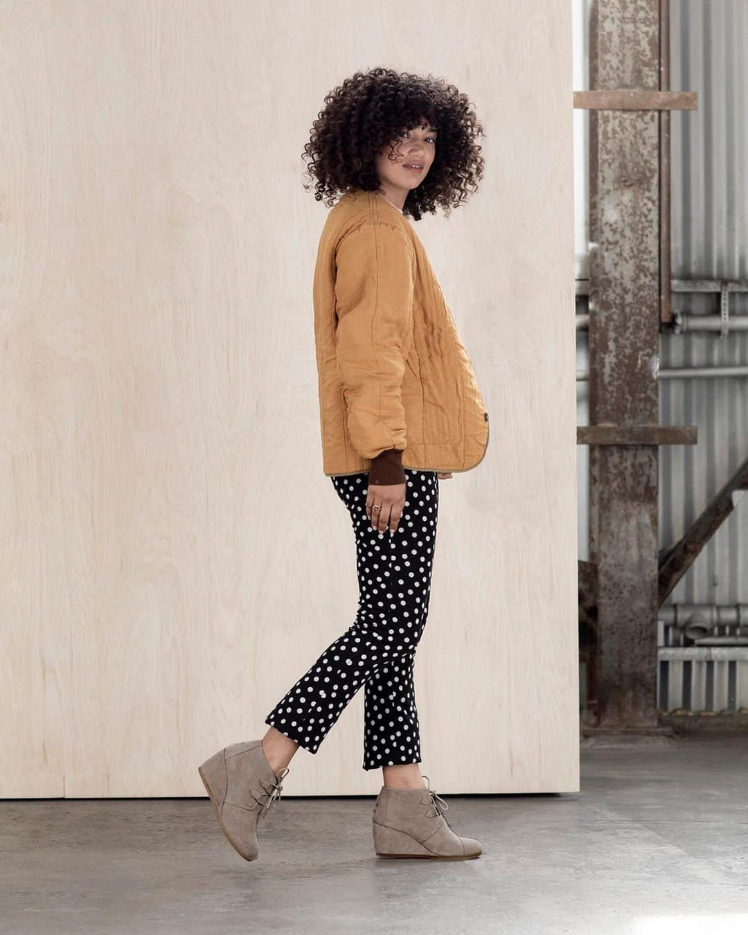 トムズシューズのインスタグラム：「Step up, stand out.」