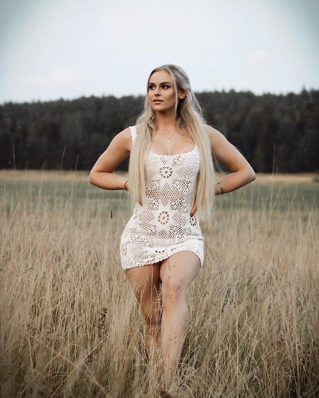 Anna Nyströmのインスタグラム：「Country girl 🌾  Do you prefer country or city? 💗」