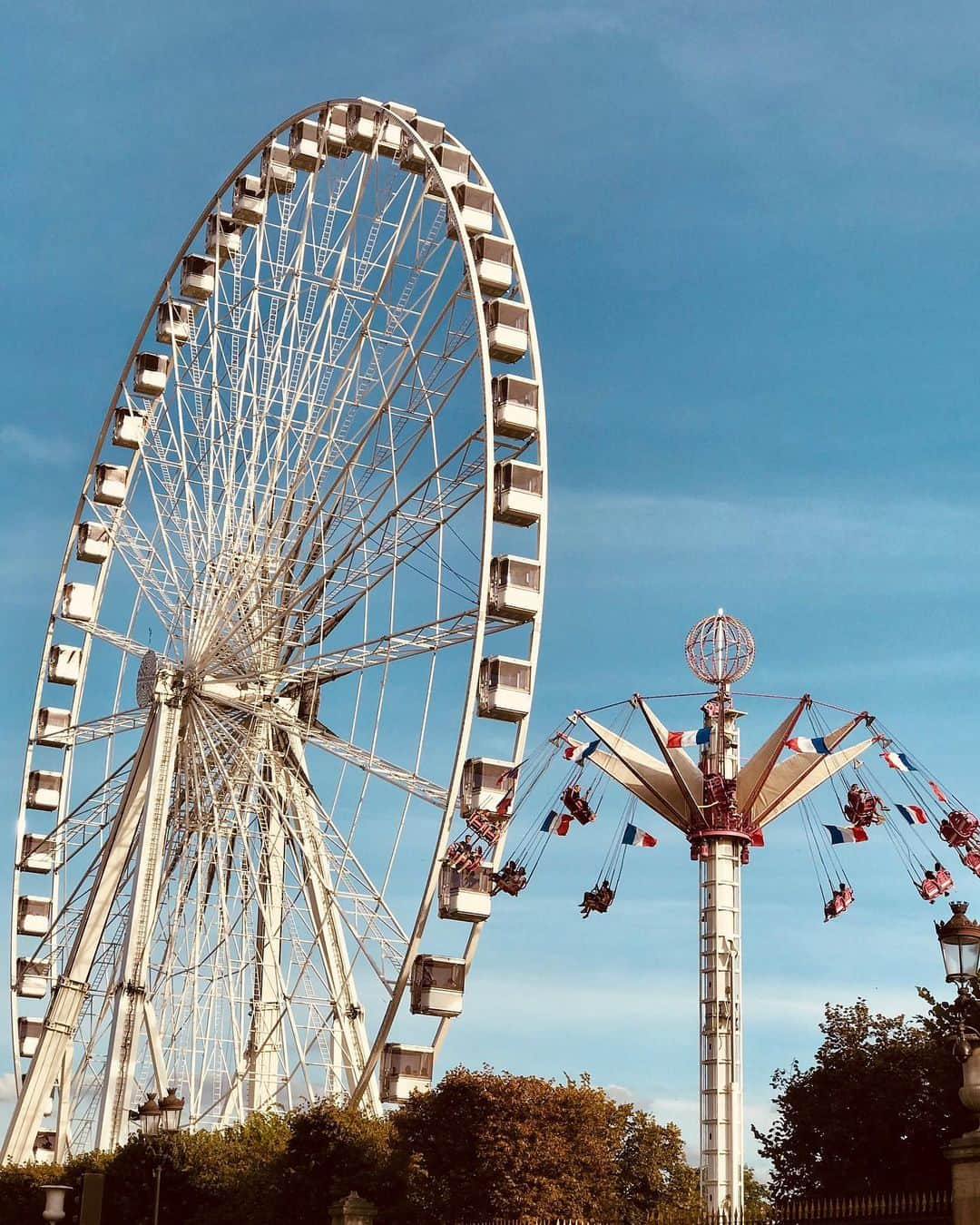 イザベル・グラールさんのインスタグラム写真 - (イザベル・グラールInstagram)「A tradicional funfair in the Tuileries Garden 🎡❤️ #paris #tuileriesgarden」8月24日 1時28分 - izabelgoulart