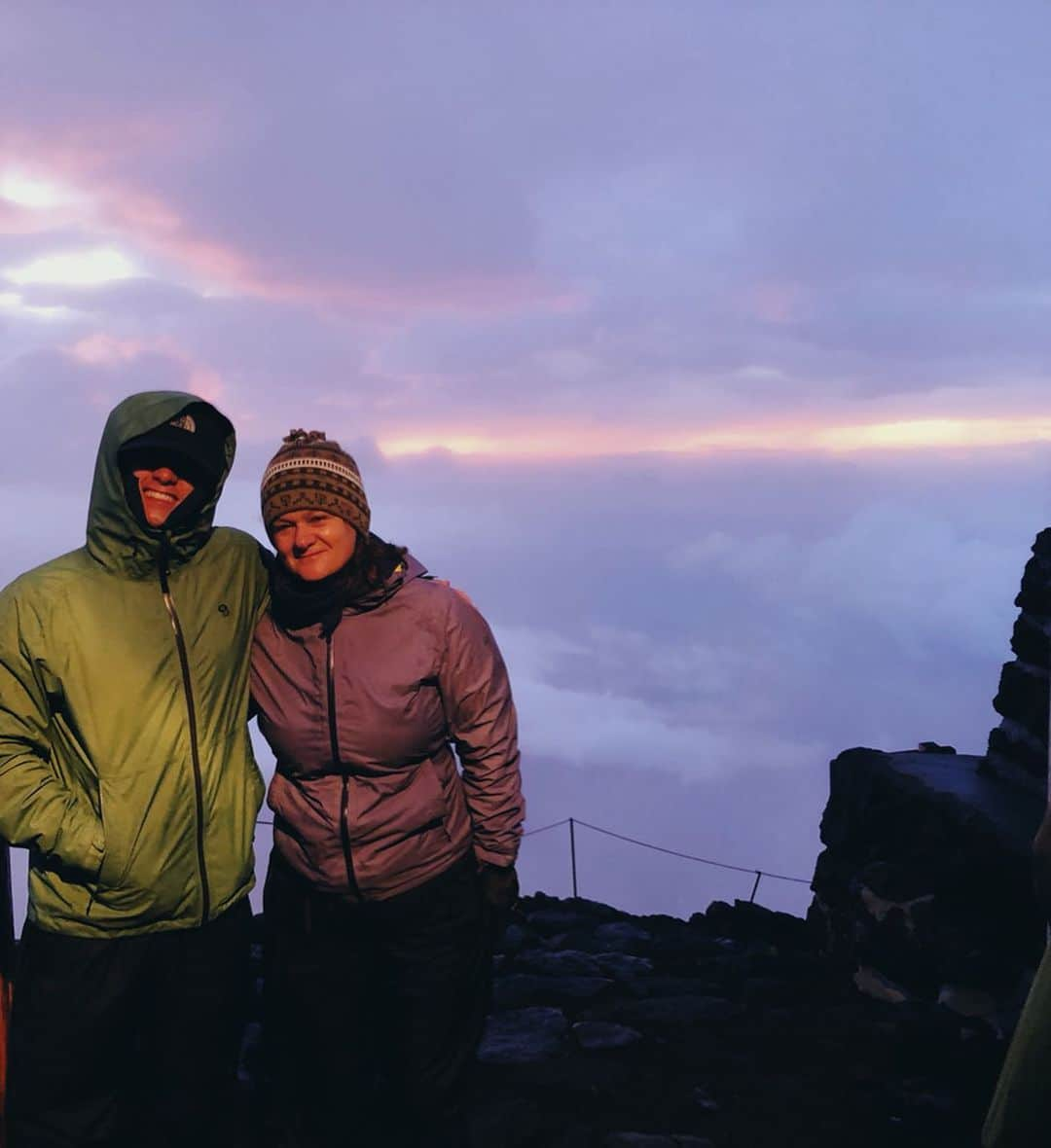 ブラッドリー・ウィル・シンプソンさんのインスタグラム写真 - (ブラッドリー・ウィル・シンプソンInstagram)「So yesterday me and mother Simp climbed Mount Fuji! 🏔 What an incredible experience, a load of wind and rain, met some amazing people and definitely underestimated it, but it was one of the most rewarding things I have ever done in my life.  My mom has always wanted to see Japan, so she flew out and it’s been the best week. I fall more and more in love with this country and it’s people each time I come 🇯🇵 swipe to follow our nice and easy 3,400 metre walk 👍」8月24日 1時30分 - bradleywillsimpson