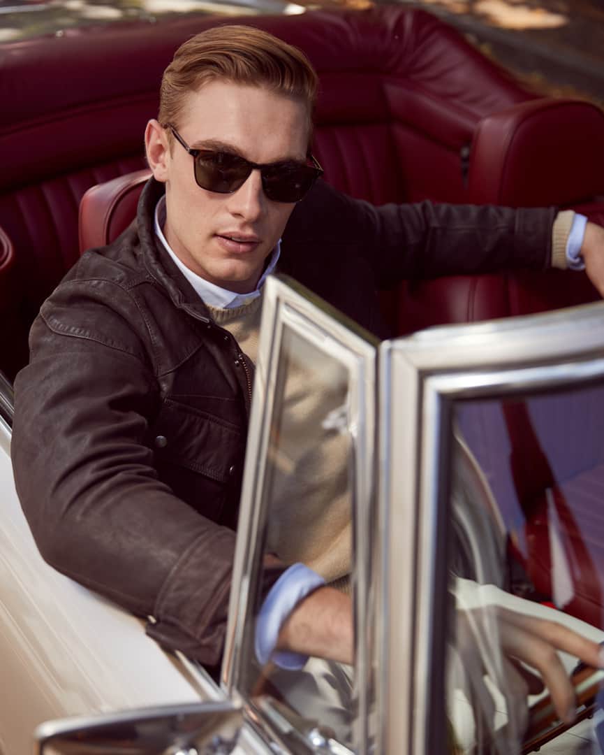 ハケットのインスタグラム：「Driving into the bank holiday weekend in style, and preferably in an @astonmartinlagonda. Have a good one! #Hackett #BankHoliday」