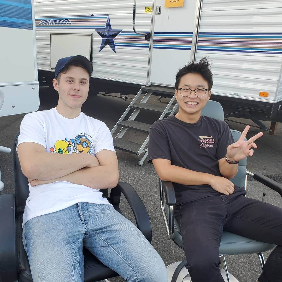 Nolan Gouldのインスタグラム：「Had a week off from @abcmodernfam so I snuck on the set of the Goldbergs instead to visit @kennyridwan and @seanmarquette. Crossover anyone?」