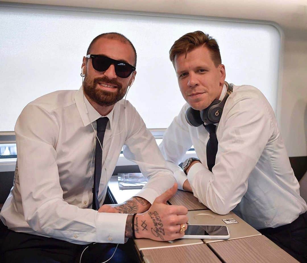 のインスタグラム：「On our way to start the new season 🚄👍 @carlopinsoglio #ForzaJuve #ParmaJuve」