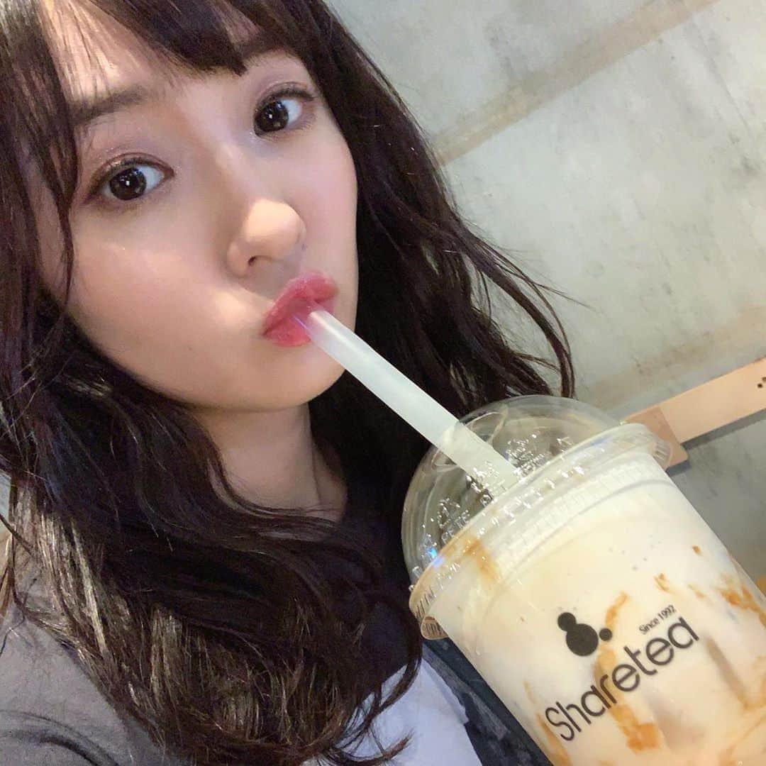 咲良菜緒さんのインスタグラム写真 - (咲良菜緒Instagram)「自撮りがありました！  しかもめっちゃインスタ使用のやつ。 載せるつもりだったんだろうな、忘れちゃってた😘 台湾の時の1番美味しかったタピオカと🙌  #これからは自撮りします #この自撮りの仕方ゆずきっぽくない？ #寝れない」8月24日 2時00分 - nao_sakura_official