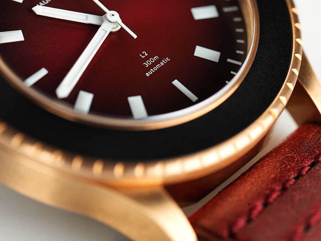 Maurice De Mauriac Zurichさんのインスタグラム写真 - (Maurice De Mauriac ZurichInstagram)「More close ups of The L2 Bronze Deep Red ! Tap for more details about the L2 ! #mauricedemauriac #bronzewatches #l2 #red #zurich #watchesofinstagram」8月24日 2時36分 - mauricedemauriac