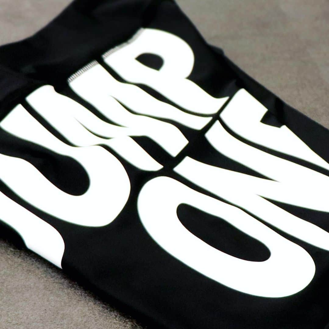 jump one（ジャンプワン）さんのインスタグラム写真 - (jump one（ジャンプワン）Instagram)「. . Apparel brand 「jump one+」 商品紹介 . 新作ブラトップ&レギンスの紹介です。 . 前面に配された大きな"jump one"のロゴプリントが目を引くブラトップ！ 色は、ピンク・ホワイト・ブラックの3色展開。 一枚でも良し。Tシャツやタンクトップと合わせたコーディネートでも◎！ . レギンスも、今までにない新たなデザインで登場しました！ 左脚部分に、ブラトップ同様大きく”jump one”の文字をプリント。黒を基調としたシックなデザインなので、使いやすさ抜群です！ . どちらも店舗でご試着可能です！これからやって来るスポーツの秋を新しいウェアで迎えてみませんか？ . 発売日：8/24（Sat） . ■ jump one+ Bigロゴ ブラトップ （ミディアムサポート）【NEW】 ¥8,900 + tax  SIZE : Women’s 34/36/38 . ■ jump one+ Bigロゴ レギンス （7分丈）【NEW】 ¥9,800 + tax  SIZE : Women’s 34/36/38 . ※Ladiesのみの販売となります。 ※販売開始時間は店舗によって異なります。 ※販売開始日は都合により予告無く変更になる場合がございます。あらかじめご了承ください。 . . #jumpone #ジャンプワン #jumponeplus #diet #ダイエット #筋トレ #トレーニング #ボディメイク #フィットネス #ワークアウト #ストレス発散 #エクササイズ #有酸素運動 #トレーニング女子 #腹筋割りたい #ジム女子 #暗闇フィットネス #トランポリンダイエット #暗闇トランポリン #トランポリンフィットネス #アスレジャー #アスレジャーファッション」8月23日 17時44分 - jumpone_official