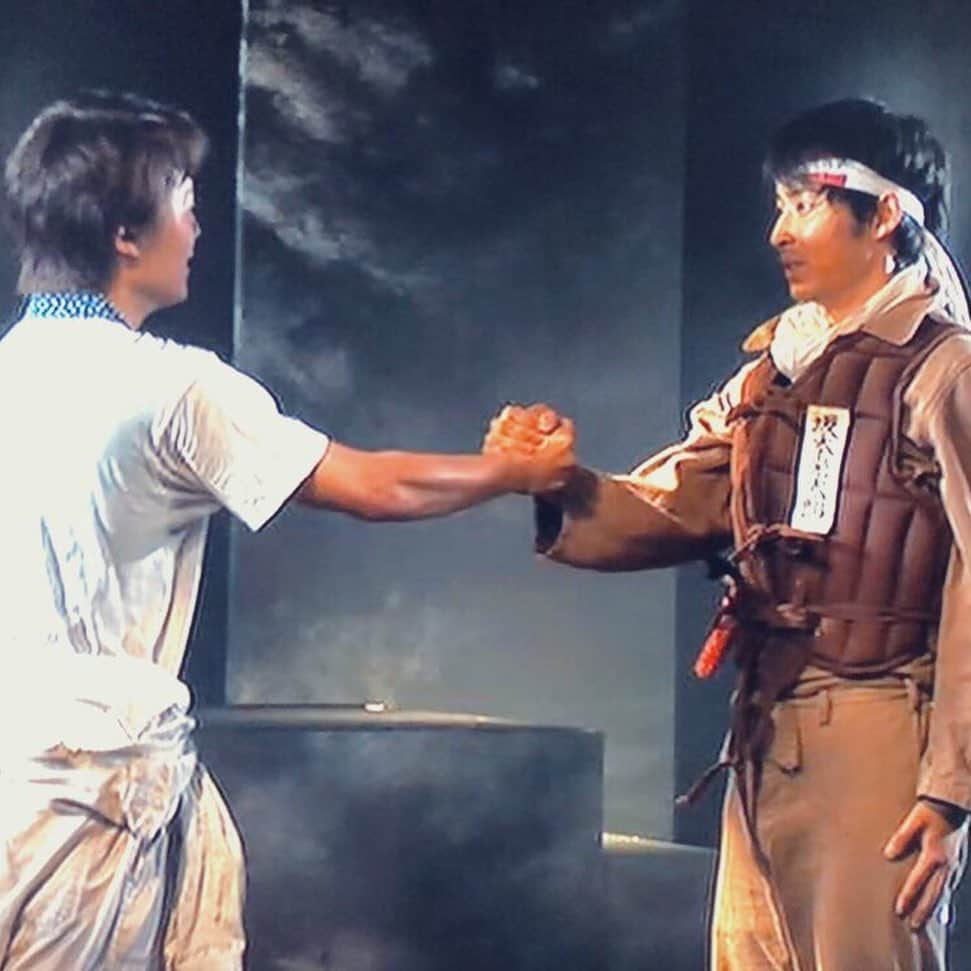 布川隼汰さんのインスタグラム写真 - (布川隼汰Instagram)「主演舞台『流れる雲よ』無事幕を閉じました。  全ての方の「愛」に感謝。  この舞台に賭ける想いは正直強かった。 その分学ぶ事も本当に多かった。 何より、愛に溢れた1ヶ月だった！  得るものが大きかった今回。 失ったものは体重のみ！戻そう！  #流れる雲よ  #流れる雲よ2019」8月23日 17時38分 - shunta_fukawa