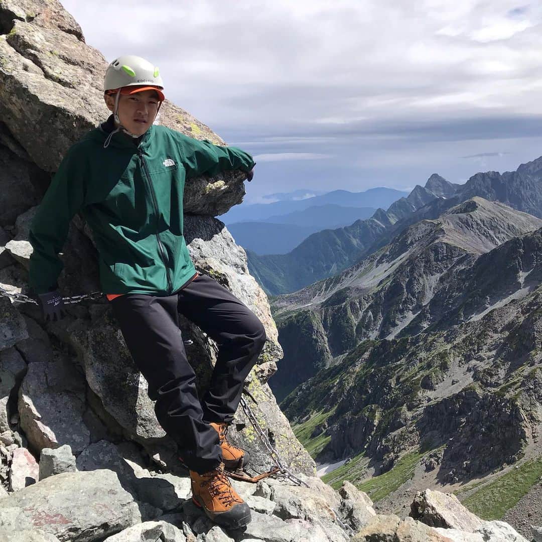 藤代冥砂さんのインスタグラム写真 - (藤代冥砂Instagram)「槍ヶ岳へ。 雷鳥の親子、ツキノワグマ、ニホンザルなど不思議な遭遇率。上高地から始めて1時間で靴底剥がれるも、なんとか修理してしのぐ。荒天をやり過ごし、登頂できたのは幸運だった。明日は下山。  #槍ヶ岳 #雷鳥 #ツキノワグマ」8月23日 18時00分 - meisafujishiro