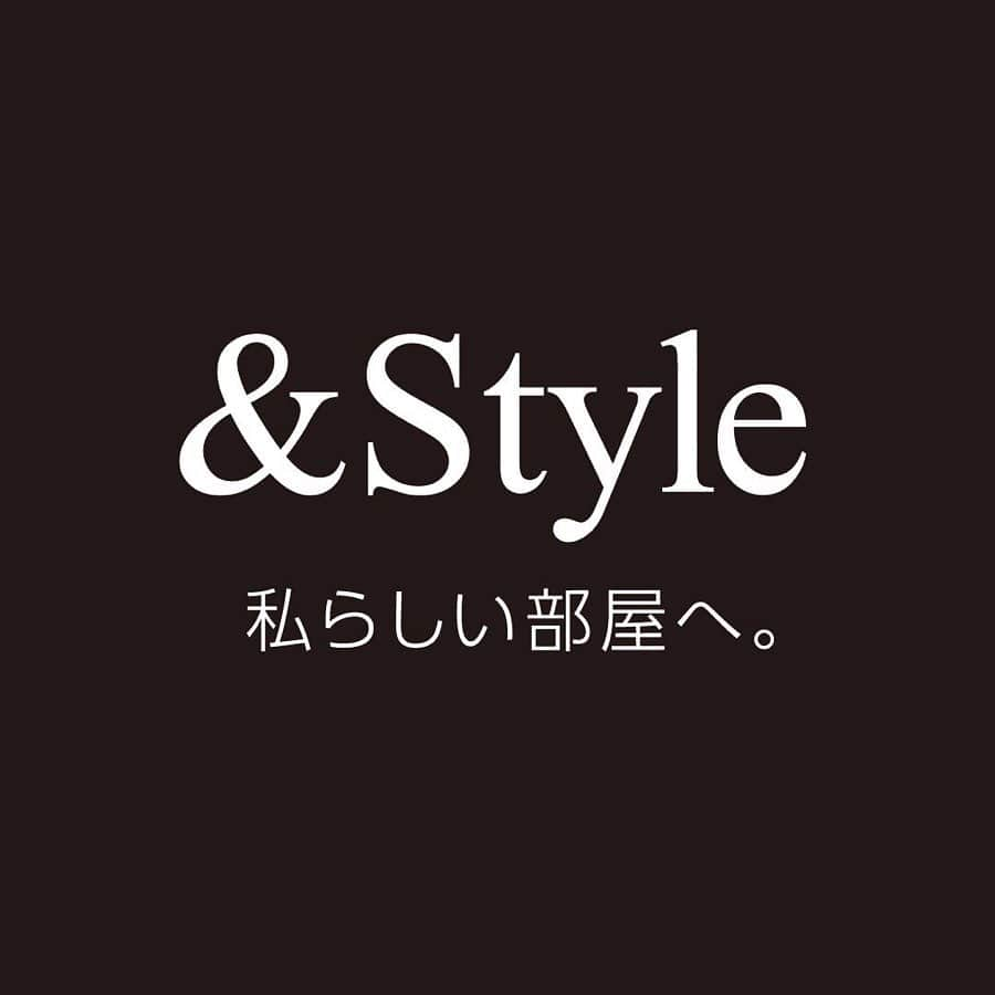 「お、ねだん以上。」ニトリ公式アカウントさんのインスタグラム写真 - (「お、ねだん以上。」ニトリ公式アカウントInstagram)「お部屋に爽やかさと癒しのアクセント🌴 手軽なフェイクグリーンを取り入れて「#緑のある暮らし」を始めてみませんか☘ . リビングやキッチンなど、ちょっとしたところに緑があるとホッとしますよね。 フェイクグリーンなら日当たりや温度湿度を気にしたり水やりなどのお世話もいらず、気軽に楽しめます🌵 . ニトリのフェイクグリーンは、大きな鉢物からハンギング、ミニポットまで、種類が豊富！ みんなが集まるリビングには大きな鉢、お部屋の小さなラックにはミニポットなど、置きたい場所やインテリアに合わせて選べますよ🤗 ナチュラルな木目の家具と合わせて、緑あふれる明るいお部屋に🌱 . ニトリのフェイクグリーンを使ったお部屋の写真に #mynitori を付けて投稿していただくと、 いいね、リポストさせていただくかも🌳 . 【アイテム紹介：写真3枚目】 商品名：ロープパーテーション(ノア 40X60) お値段：1,843円（税別） 商品コード：7360964 . 【アイテム紹介：写真4枚目】 商品名：多肉寄せ植え　セメントポット(HA31755) お値段：1,380円（税別） 商品コード：8241609 . 商品名：多肉3PCSセット トレー付き(WH) お値段：925円（税別） 商品コード：8241592 . 商品名：ユッカ セラミックポット お値段：740円（税別） 商品コード：8241641 . 商品名：多肉テラリウム ワイヤー ダイヤ お値段：925円（税別） 商品コード：8241632 . 商品名：アロエ　セメントポット(HA33619) お値段：2,306円（税別） 商品コード：8241611 . 【アイテム紹介：写真5枚目】 商品名：ソテツ 150cm (CH10808130) お値段：7,399円（税別） 商品コード：8241544 . 【アイテム紹介：写真6枚目】 商品名：ウォールシェルフ コリーナ 幅40cm(ナチュラル) お値段：648円（税別） 商品コード：8131292 . 商品名：フラワーベース(グレイン BR L YSHC) お値段：1,195円（税別） 商品コード：8270692 . 【アイテム紹介：写真7枚目】 商品名：ドラセナ　Ｍ(F265-PU127B/55NT) お値段：1,420円（税別） 商品コード：8240561 . 商品名：ディフェンバキア53cm　セラミックポット お値段：2,306円（税別） 商品コード：8241572 . 【アイテム紹介：写真8枚目】 商品名：ワイヤープランツ ハンギングセメントポット お値段：1,843円（税別） 商品コード：8241595 . 商品名：フェイクグリーン ハンギングテラリウム ガラス容器 多肉(HA3TC0122) お値段：925円（税別） 商品コード：8241529 . ※写真には演出品を含みます。 ※入荷待ちの商品についてはお届けまでに日数をいただく場合がございます。 ※一部の店舗、通販サイトでは展示や在庫がない場合がございます。 ※一部の商品の価格は変動する可能性があります。 . #mynitori #ニトリ #おねだん以上 #ニトリで購入 #フェイクグリーン #観葉植物 #インテリア小物 #インテリア雑貨 #myroom #マイルーム #部屋づくり #リビング #リビングルーム #居心地の良い空間 #インテリアコーディネート #インテリア #ナチュラルコーデ #緑のある暮らし #グリーンのある暮らし #ナチュラルな暮らし #癒しの空間 #雑貨好き #インテリア好き #インテリア好きな人と繋がりたい #インテリア好き #暮らし #インテリア雑貨 #マクラメ #インテリアグリーン」8月23日 18時00分 - nitori_official