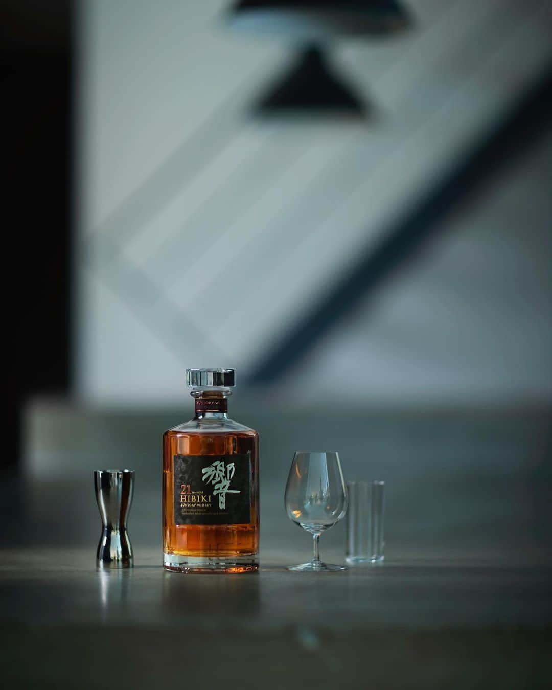 響 | SUNTORY WHISKY HIBIKIさんのインスタグラム写真 - (響 | SUNTORY WHISKY HIBIKIInstagram)「. HIBIKI TIME 昼下がり、影の移ろう部屋のなか Shadows dance against the wall in the early afternoon.  #響 #hibiki #二十四節気 #処暑 #秋 #響時間 #hibiki_time #hibikitime #suntorytime」8月23日 18時02分 - suntorywhisky_hibiki