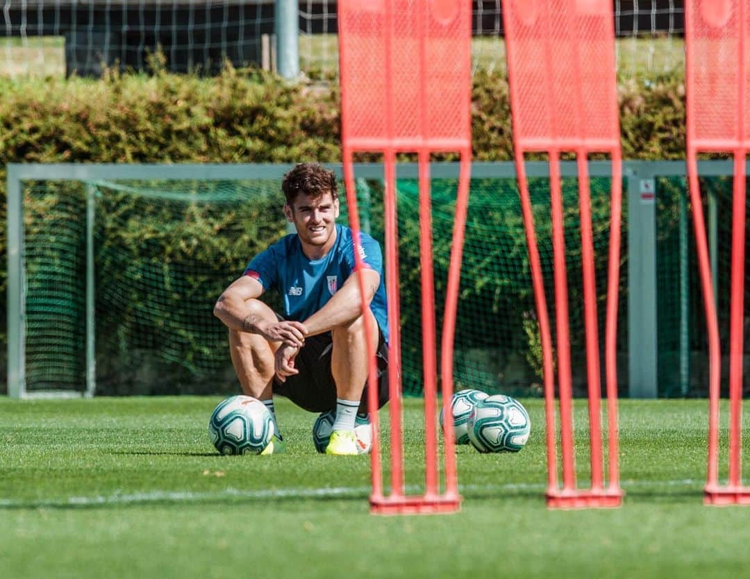 イバイ・ゴメスのインスタグラム：「Focused on tomorrows match! 👀💪🏼 Tantas como yo es imposible, pero... ¿Tenéis ganas de mañana? 😬 Aupa @athleticclub ! 🦁🔴⚪️」