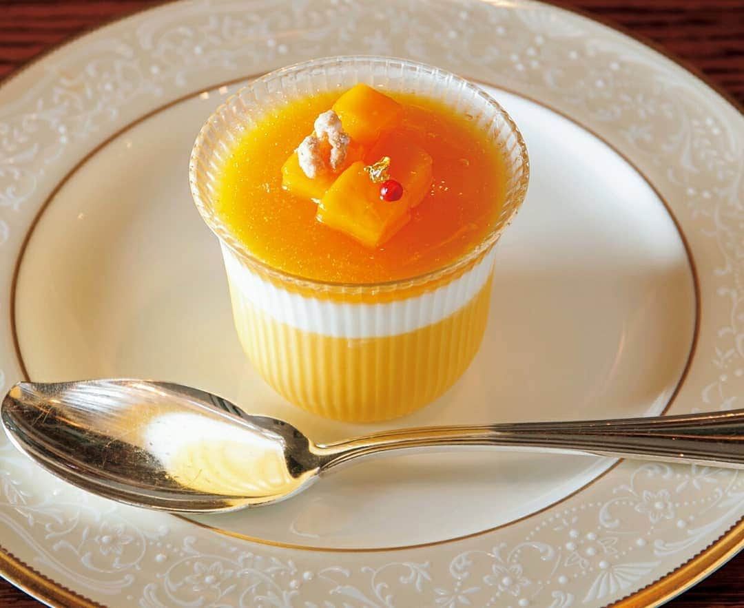 ナッセ福岡 編集部 (旧めさーじゅ) さんのインスタグラム写真 - (ナッセ福岡 編集部 (旧めさーじゅ) Instagram)「魅惑の冷～んやりスイーツ🍰✨ ． 商店街から推薦された 15の冷～んやりスイーツ(お店)の中から あなたの1票でNo.1が決まる‼ ． 「食べて投票！商店街コレ旨No.1決定戦2」 が8/31まで開催中。  1 和菓子処 兎月　葛アイスバー 2 SACCO　南イタリア シチリア産レモンのフローズン 3 Jacques(ジャック)大名店　マンゴープリン 4 ヨゴリーノ ヨゴリーノ 5 みかく堂 ごろごろナッツパフェ 6 ひだまりのぷりん　ひだまりのぷりん 7 博多一番太鼓 わらびもちもなか 8 江上食品 自家製 お酢ドリンク 9 スイーツ＆カフェ ミミ 手作りシフォンケーキ 10 パティスリー サント・ノーレ1993 果汁たっぷり・自家製シャーベット ． ． こちらに紹介している10個＆ 3・6・9・12・15投稿前に 紹介しているスイーツがノミネート🎵  冷～んやりスイーツを食べて 猛暑を乗り切りましょう🙌  詳細はプロフィールのURLからナッセ8月号電子ブック31～34ページへ @nasse_fukuoka ． 8/末まで「ナッセを見た」 特典があるので要チェック🌟  せっかくなので是非一言添えてくださいね☺  #ナッセ8月号 #ナッセ福岡 #ナッセ #グルメ #福岡 #福岡グルメ  #福岡カフェ #福岡スイーツ #アイスクリーム #テイクアウト #福岡市中央区 #福岡市東区 #福岡市博多区 #福岡市南区 #福岡市早良区 #福岡市西区 #fukuoka #hakata」8月23日 18時19分 - nasse_fukuoka