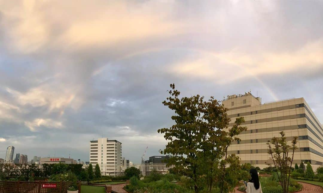 青山倫子さんのインスタグラム写真 - (青山倫子Instagram)「雨上がりの空。 たくさんの希望が待っていそう🌈  #青山倫子 #雨上がり #空 #虹 #レインボー #ダブルレインボー #一瞬だったけど #幸せのダブルレインボー #みなさんに幸せが訪れますように🌈」8月23日 18時29分 - noriko_aoyama1229