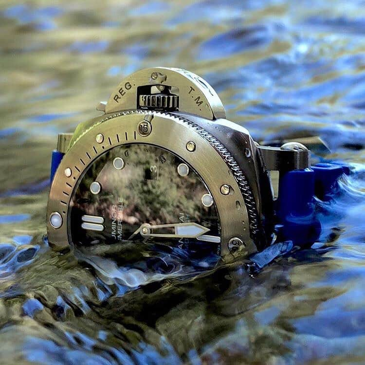 オフィチーネ パネライさんのインスタグラム写真 - (オフィチーネ パネライInstagram)「The Submersible BMG-TECH™️ feels so comfortable in the water.  Thanks David ake 'beef' @all_in_the_pamily for the great capture, he's the #PaneraiShotOfTheWeek.  #Panerai #PAM692 #risti #paneristi #paneristi4ever #PaneraiSubmersible #PaneraiBMGTECH #paneraiwatches #repost #regram #watchfam #watchcollector」8月23日 18時38分 - panerai