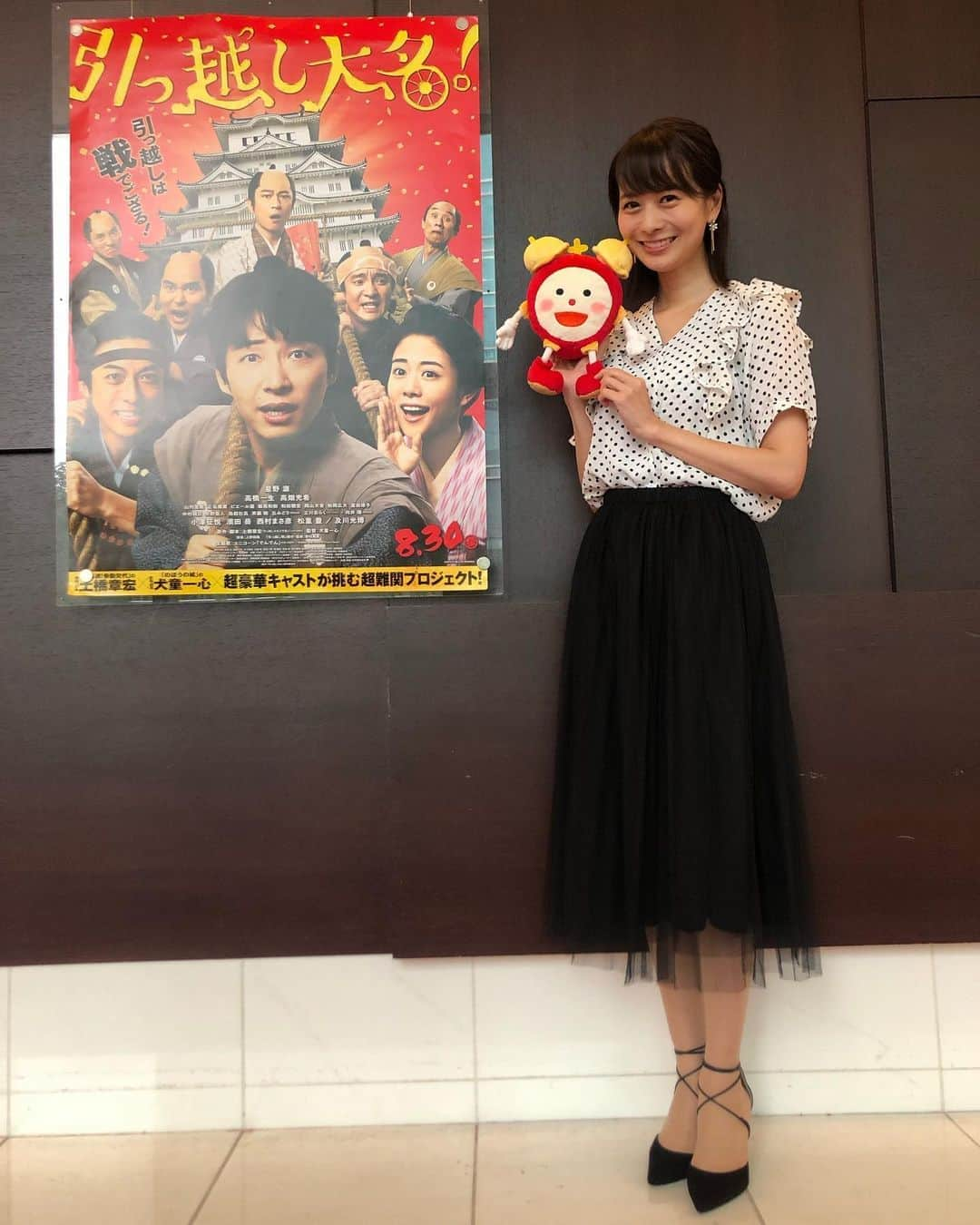 高見侑里さんのインスタグラム写真 - (高見侑里Instagram)「◡̈♥︎ 8/30(金)公開の映画「引っ越し大名！」の公開直前イベントに登壇した#星野源 さん、ずんの#飯尾和樹 さん、キャイ〜ンの#ウド鈴木 さんにインタビューさせていただきました☺︎ 明日の#めざましどようび で放送予定ですので、お時間合いましたらご覧ください♡ #引っ越し大名 * トップス...#anyee スカート...#rudgley パンプス...#Lilyboutique」8月23日 18時38分 - yuri_takami_official