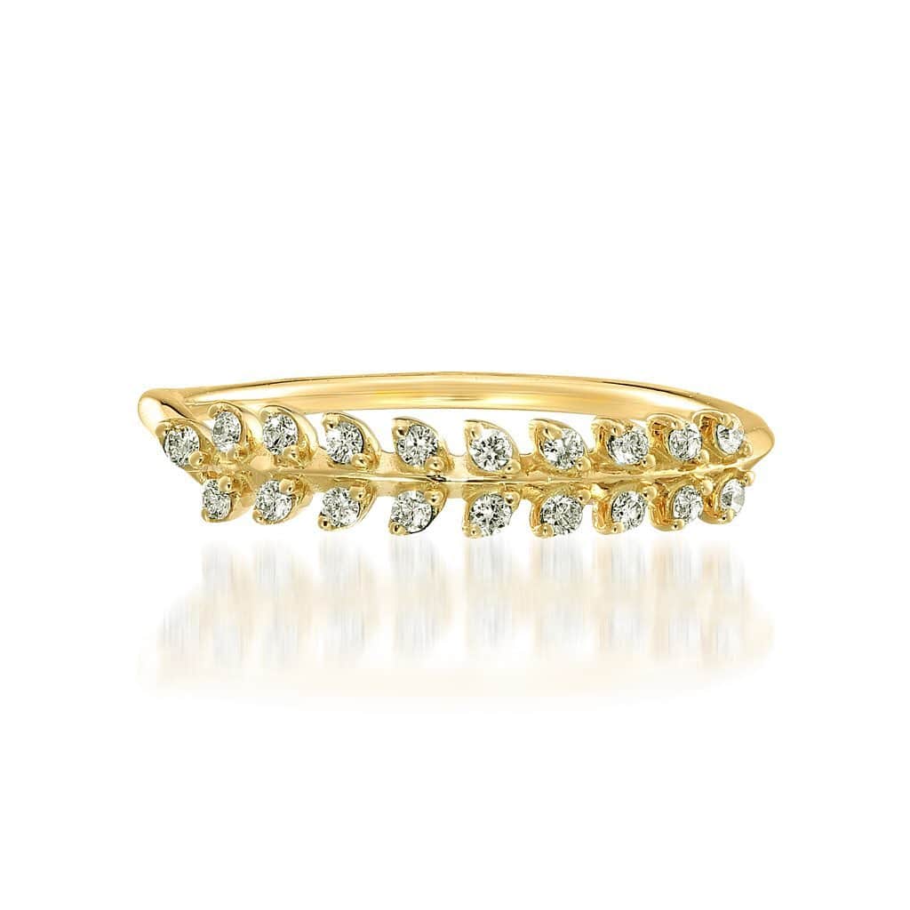 starjewelry_pressさんのインスタグラム写真 - (starjewelry_pressInstagram)「【STACKING RING】#coordinate ブルーグリーンが美しいアズルマラカイトを主役に、ダイヤモンドやオパールの煌めきを重ねて、ボリューム感ある大胆な手元に。  #starjewelry #スタージュエリー #stackingring #stackingrings  #gold #ring #malachite #diamond #ダイヤモンド #coordinate #秋 #autumn #手元コーデ」8月23日 18時42分 - starjewelry_press