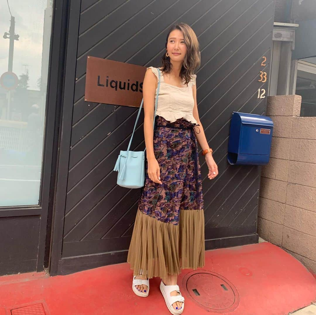 美優さんのインスタグラム写真 - (美優Instagram)「【私服】 トップス #buyma スカート #elendeek カバン #mystic サンダル #plakton ・ このスカート履いてると どこのー？って必ず聞かれる😊 色んな色が入ってるからトップスも合わせやすいよ✨」8月23日 18時53分 - miyu11_20