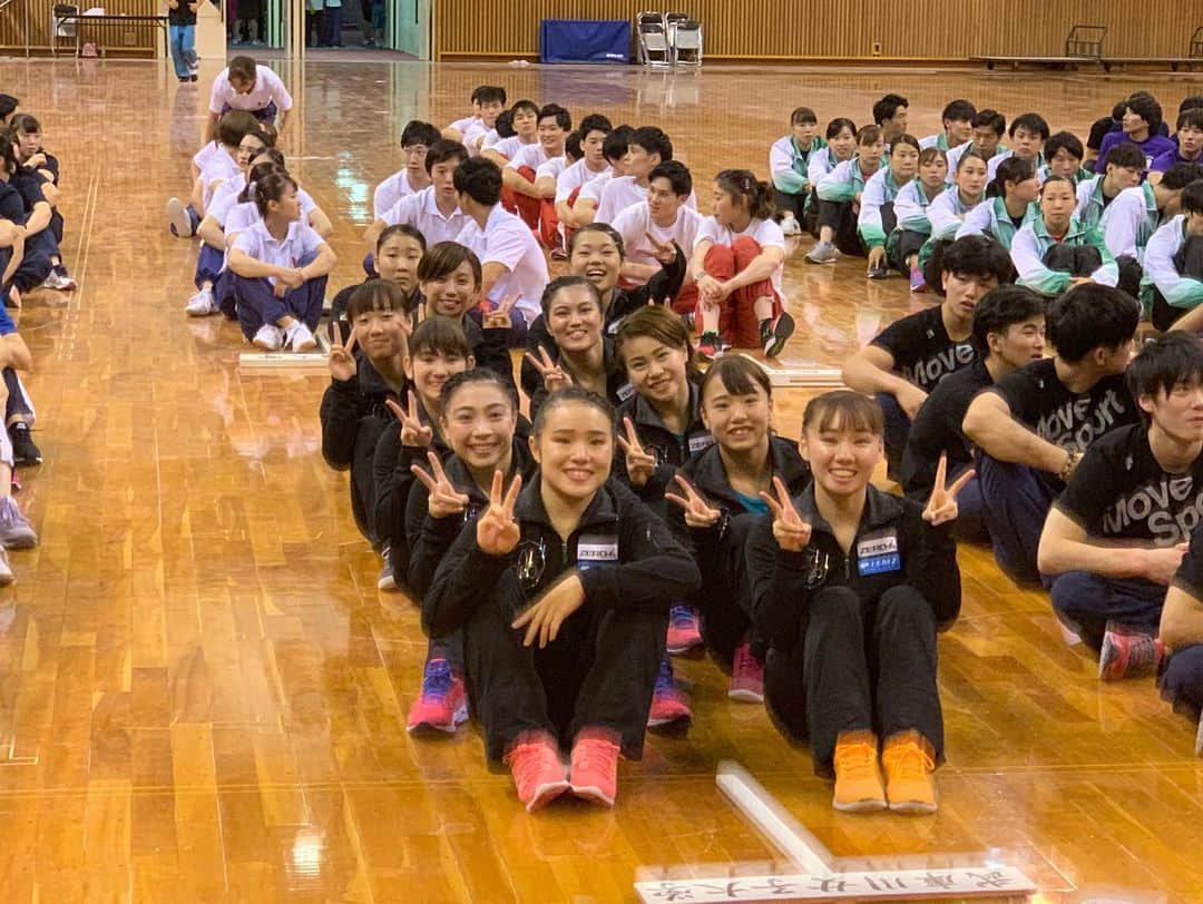 杉原愛子さんのインスタグラム写真 - (杉原愛子Instagram)「☆2019.08.21☆  全日本インカレ応援ありがとうございました✨🙇‍♂️ ユニバーが終わってからあまり練習が詰めてない状態での試合で団体2位個人総合優勝することが出来ました！家族やコーチ、トレーナー、武庫女の皆さん、応援してくれてる皆さんのサポート等がありいい結果が残せました！ありがとうございます😊☺️ 次は世界選手権!!いいコンディションで試合が出来るよう頑張りますのでこれからも応援よろしくお願いします😊🙌🙇‍♂️ そして....... 美波さんお疲れ様でした💓 引退試合一緒に試合出来てめっちゃ嬉しかったです☺️美波さんがキャプテンで武庫女らしさが出てた試合になったと思います🧡ありがとうございました😊☺️美波さんが残してくれたものを大切に受け継いで頑張りますね😆  最後にやっと同期の集合写真とれた😂これからもよろしくね☺️ 皆さんショートヘアーはどうでした？😊💇」8月23日 18時49分 - aiko_sugihara