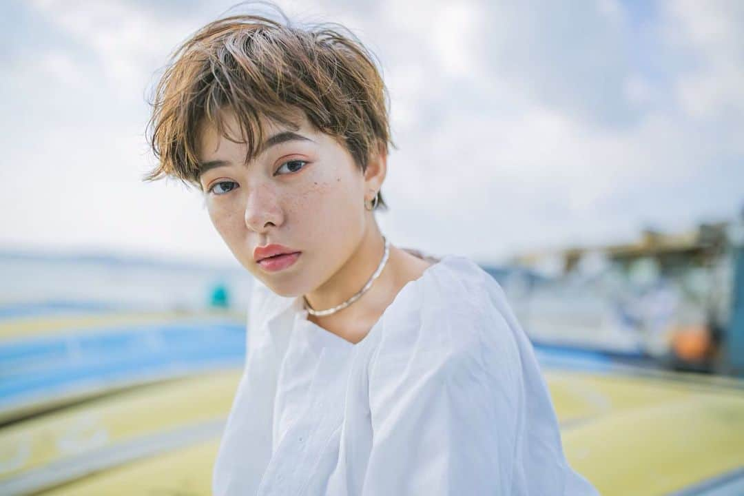 金子真由美さんのインスタグラム写真 - (金子真由美Instagram)「* short hair 💛 * 🌻summer style 🌴🐠 * hair make @kanekomayumi12  photo @fukudahitomi610  model @iammana15 * #かねこアレンジ #ショートヘア #ショートヘア女子 #麦わら帽子 #麦わら帽子アレンジ #夏メイク #ショートボブ #ショートカット #ショート女子 #ショートスタイル」8月23日 18時52分 - kanekomayumi12