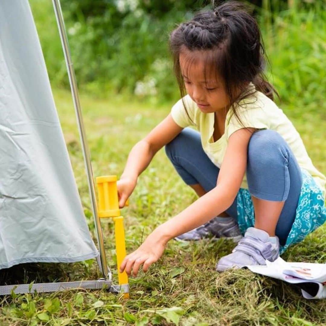 Coleman Japanさんのインスタグラム写真 - (Coleman JapanInstagram)「＼⛺️テントを建てよう！／ 大きなテントの設営はちょっと大変だけれど、 家族や仲間みんなで協力して設営するのもキャンプの楽しみのひとつ。 ・ ・ ・ #Coleman #コールマン #灯そうColeman #灯そうコールマン #灯そう #Camp #キャンプ  #Outdoor #アウトドア #tent #テント #コールマンテント #キャンプイベント #ザコールマンキャンプ #TheColemanCamp #TheColemanCamp2019 #cocsummermeeting」8月23日 19時01分 - coleman_japan