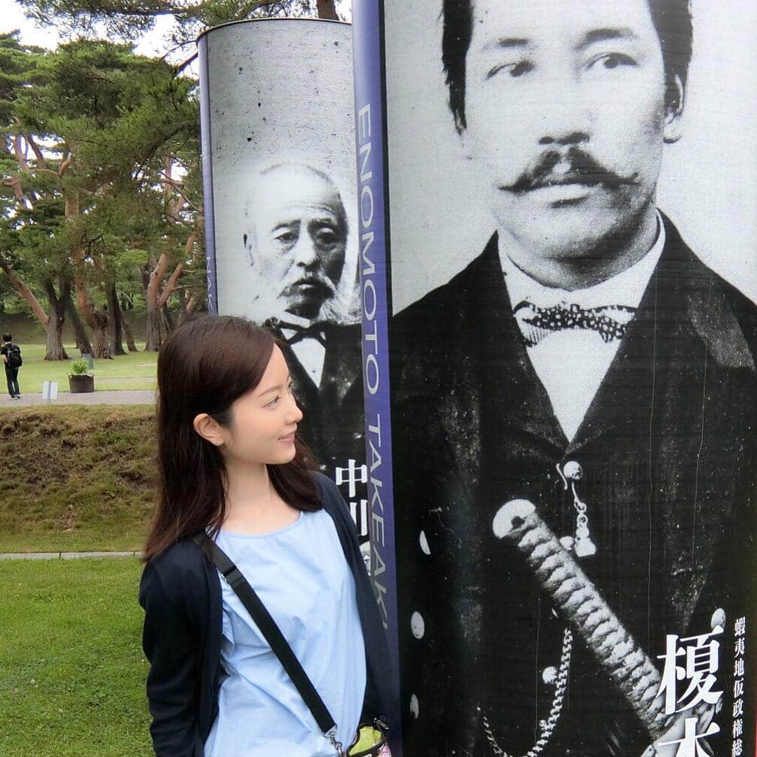 天明麻衣子さんのインスタグラム写真 - (天明麻衣子Instagram)「食べるだけじゃなくて、ちゃんと観光もしましたよ〜ということで(^_^;) 五稜郭で榎本武揚にご挨拶して、歴史ある教会巡り✨  カトリックの女子校育ちなので、ルルドのマリア様懐かしい！とか、ハリストス正教会の中はやっぱりカトリックの教会と違う！とか1人で盛り上がりました 笑  函館山からの夜景と八幡坂をもっと綺麗に撮りたかったなぁ💦 #函館 #函館旅行 #五稜郭 #榎本武揚 #函館山夜景 #八幡坂 #ハリストス正教会 #トラピスチヌ修道院」8月23日 19時08分 - maiko_temmei